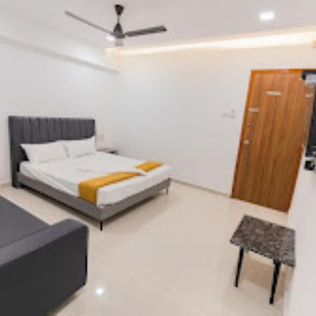 Lennox Hotel , Surat Exterior photo